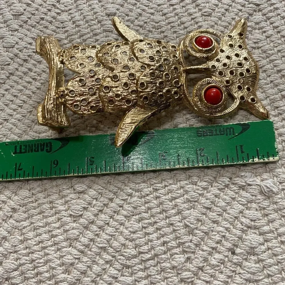 VINTAGE MOD 1970s / 80s GOLD Metal Big Eye OWL EARRING HOLDER Tree